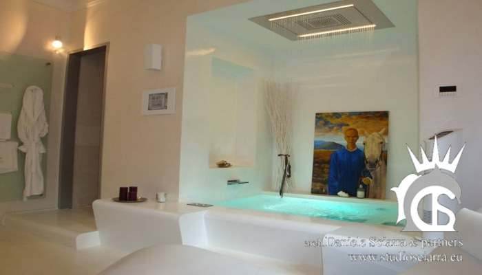 Home SPA con bagno turco e vasca idromassaggio in resina bianca